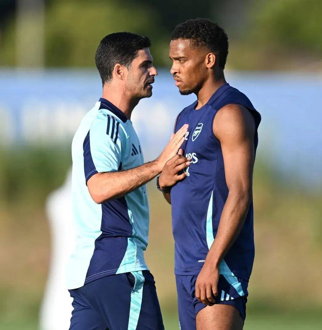 阿森纳巨星伤愈复出即破门，全场球迷沸腾，历史已经.