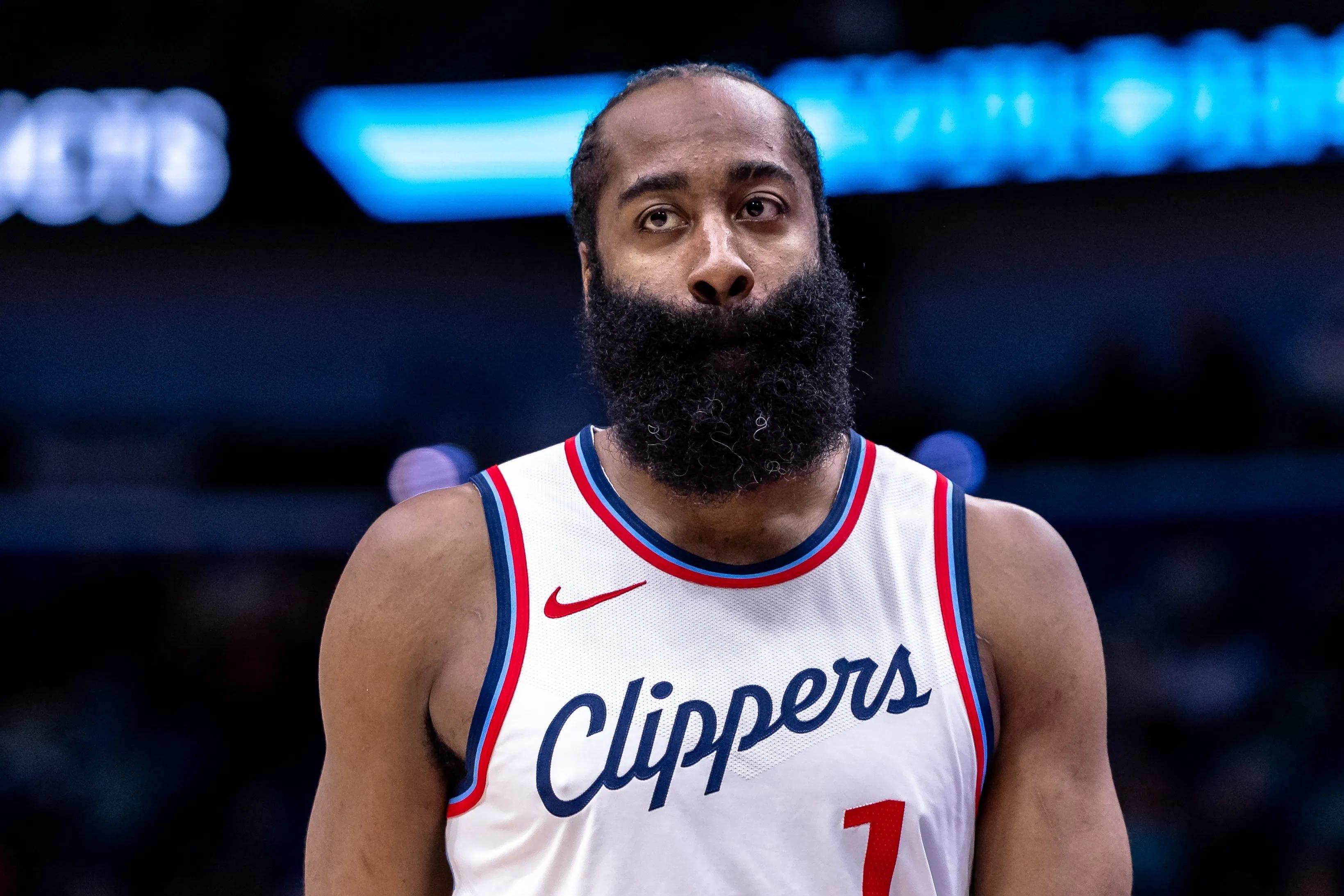 九游游戏官网哈登重返赛场，险胜首场状态出色，FPX观众沸腾！的简单介绍