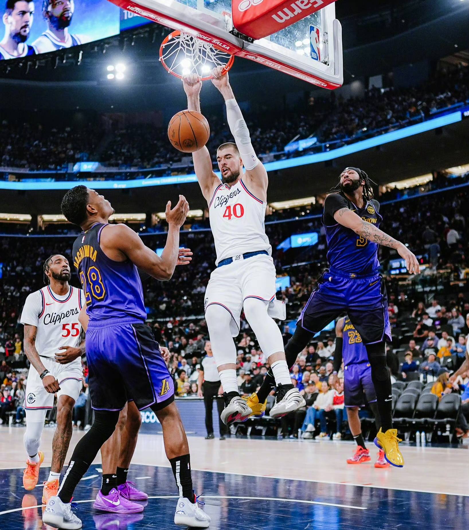 九游游戏大厅哈登在湖人比赛中持续失利，刷新纪录引发热议！