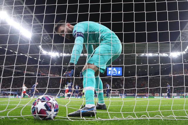 九游在线平台包含赛地聚焦——社区盾关键时刻热度飙升，法兰克福官宣签约，球迷炸锅，数据趋势出现新变化的词条