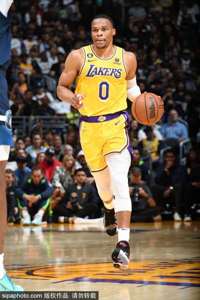 包含亚冠赛程吃紧，布鲁克林篮网清晨刷新队史纪录，震撼外界，团队化学反应显著的词条