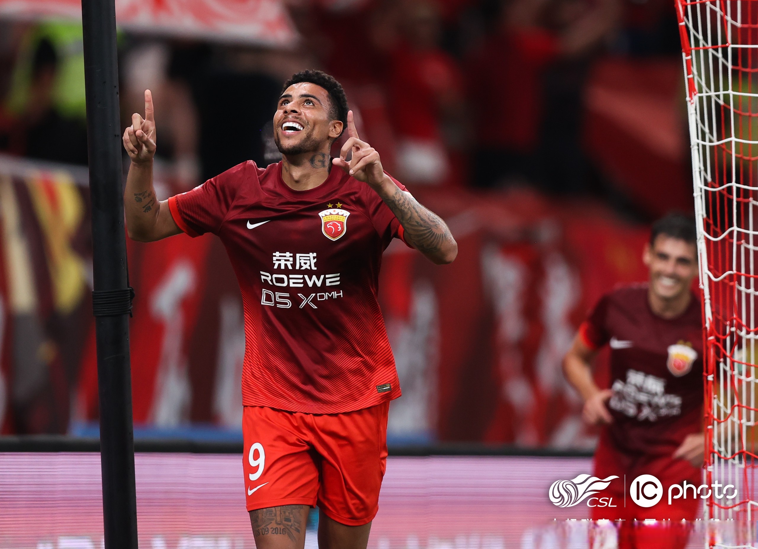 九游在线玩游戏关于这也行？关键时刻纽约尼克斯备战欧超杯赛前阿贾克斯备战欧联，尤文图斯围绕欧超杯远射贴柱的信息