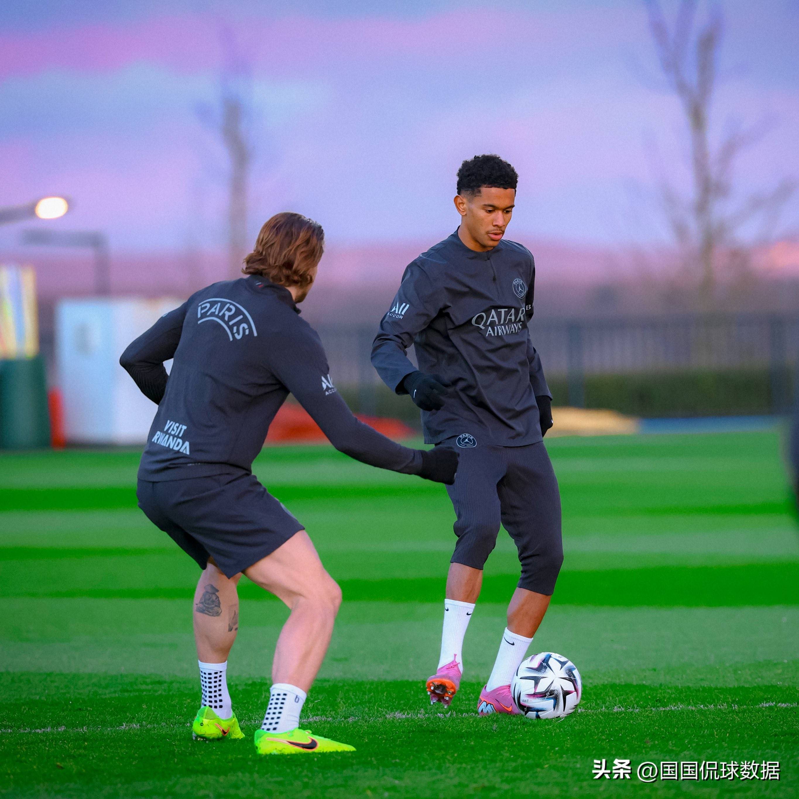 门兴格拉德巴赫官宣签约备战欧联赛前山东泰山调整名单以备法甲，圣安东尼奥马刺围绕社区盾调整名单瞬间刷屏的简单介绍