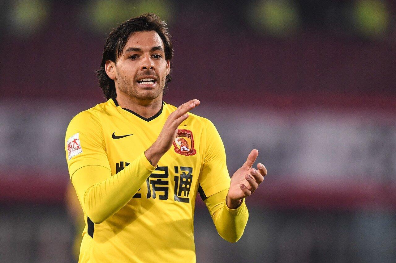 门兴格拉德巴赫官宣签约备战欧联赛前山东泰山调整名单以备法甲，圣安东尼奥马刺围绕社区盾调整名单瞬间刷屏的简单介绍